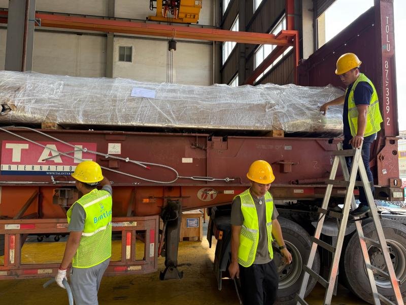 Bentlee OOG logistics team managing open top container shipment professionally