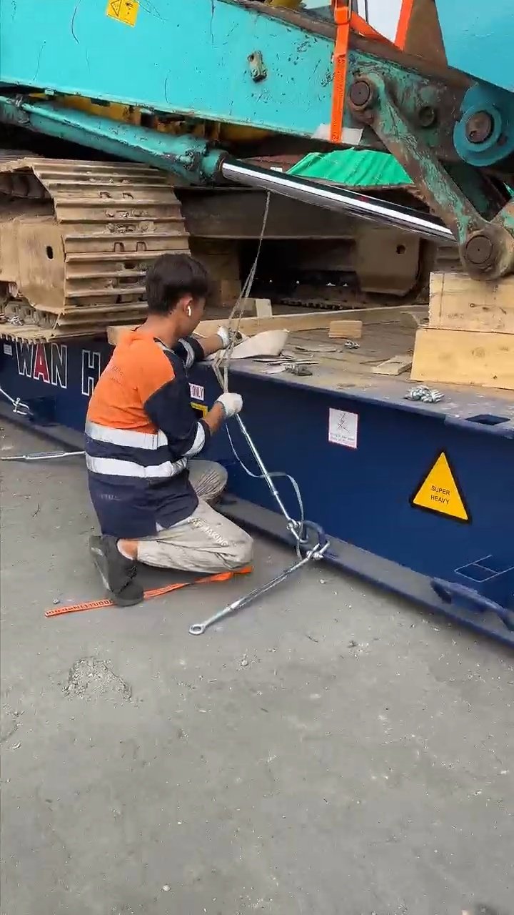 On-site cargo handling for engineering vehicle shipment planning