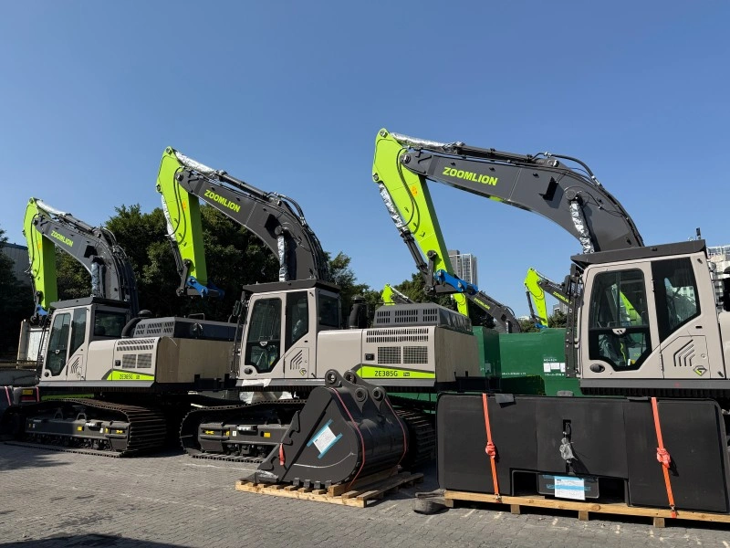 Multiple Zoomlion excavators, including models like ZE385G, are staged on wooden pallets in an outdoor yard, ready for specialized logistics handling and export.