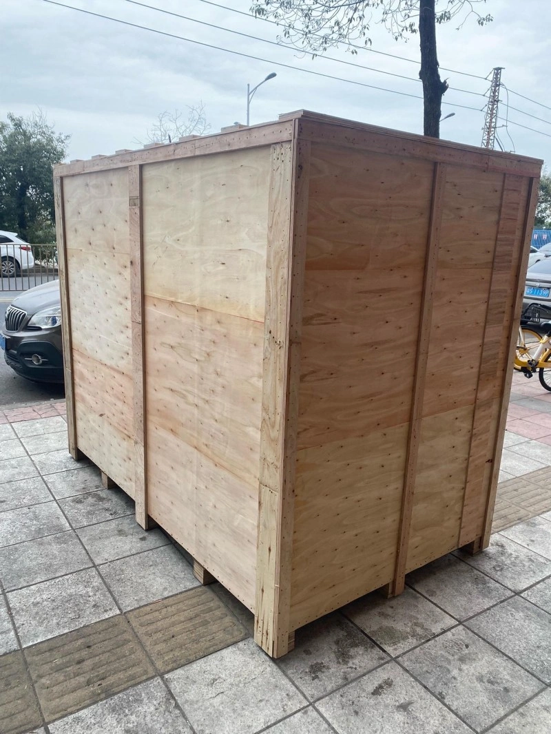 Close-up view of a wooden crate top featuring extra cross-bracing slats, highlighting enhanced load-bearing capacity and stacking strength design