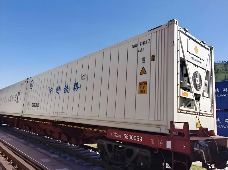 40ft high cube reefer container transporting frozen seafood cargo with strict temperature control for global cold chain shipping